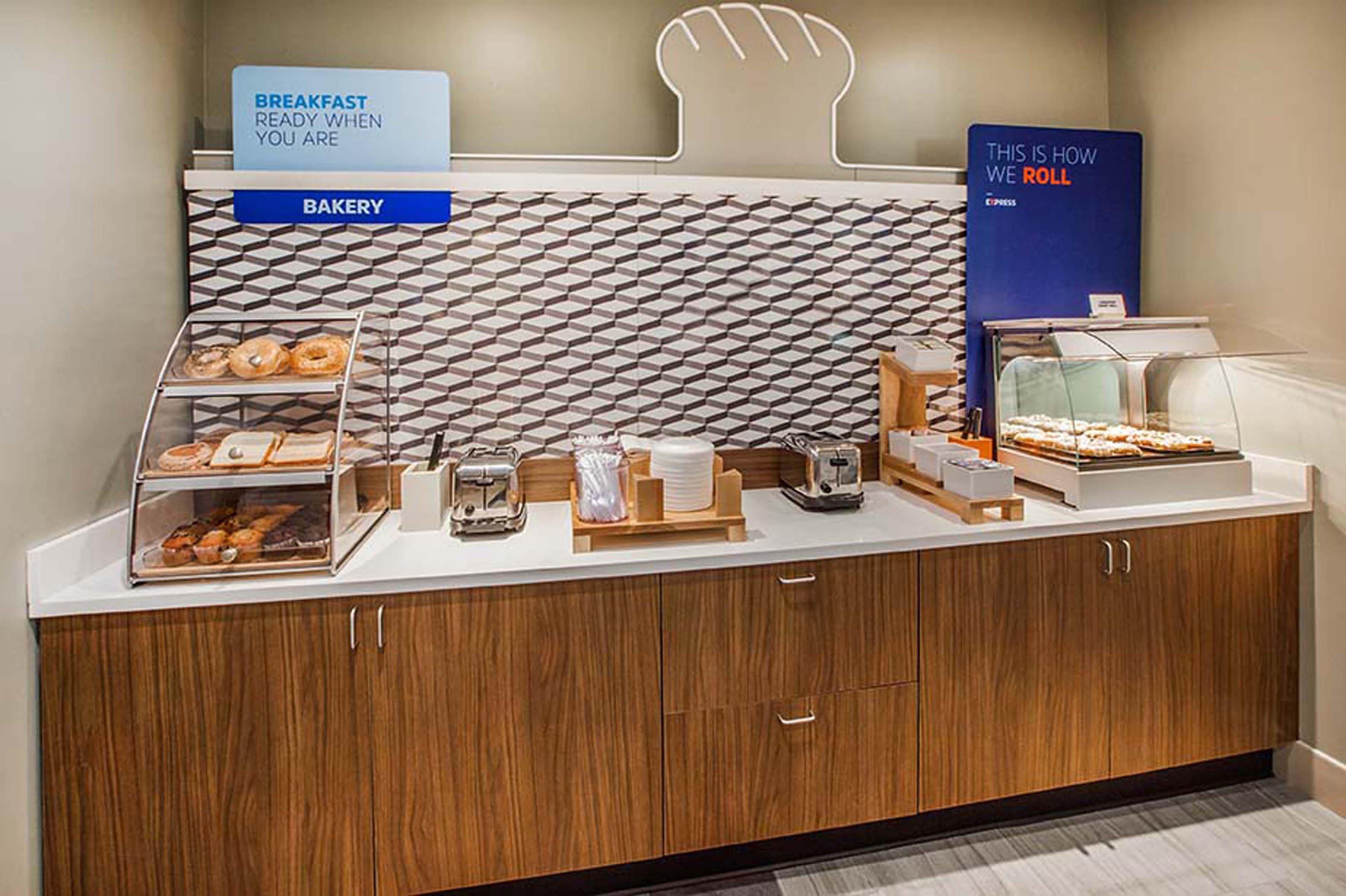 Holiday Inn Express Hotel & Suites Albuquerque Midtown By Ihg Экстерьер фото